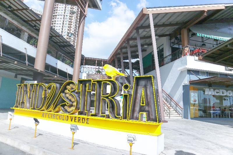 The Cirque Serviced Residences Quezon City Esterno foto
