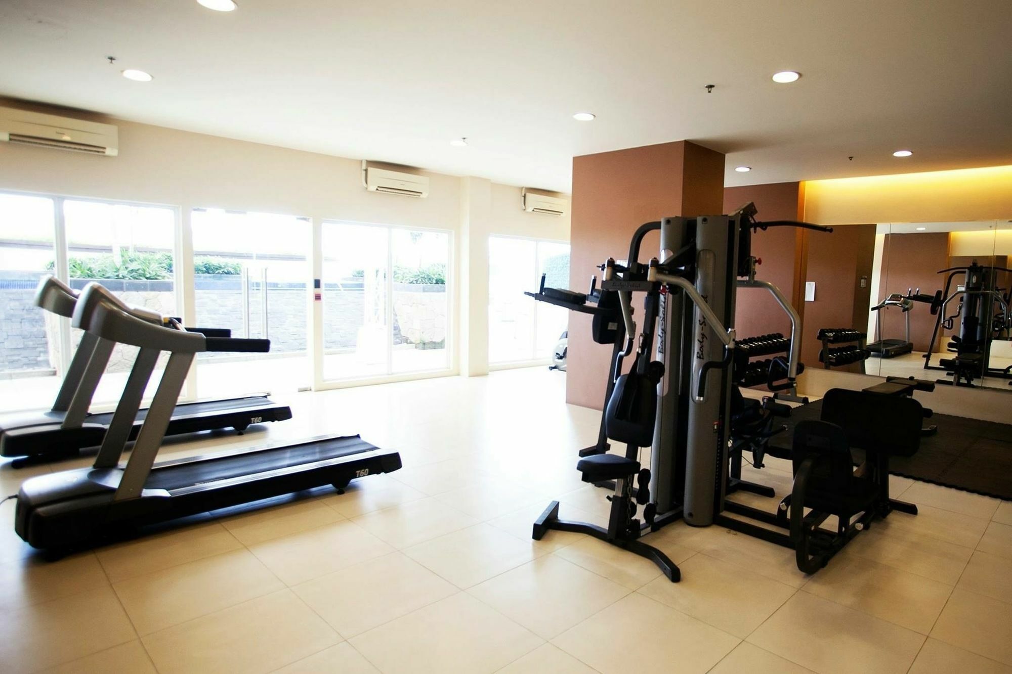 The Cirque Serviced Residences Quezon City Esterno foto
