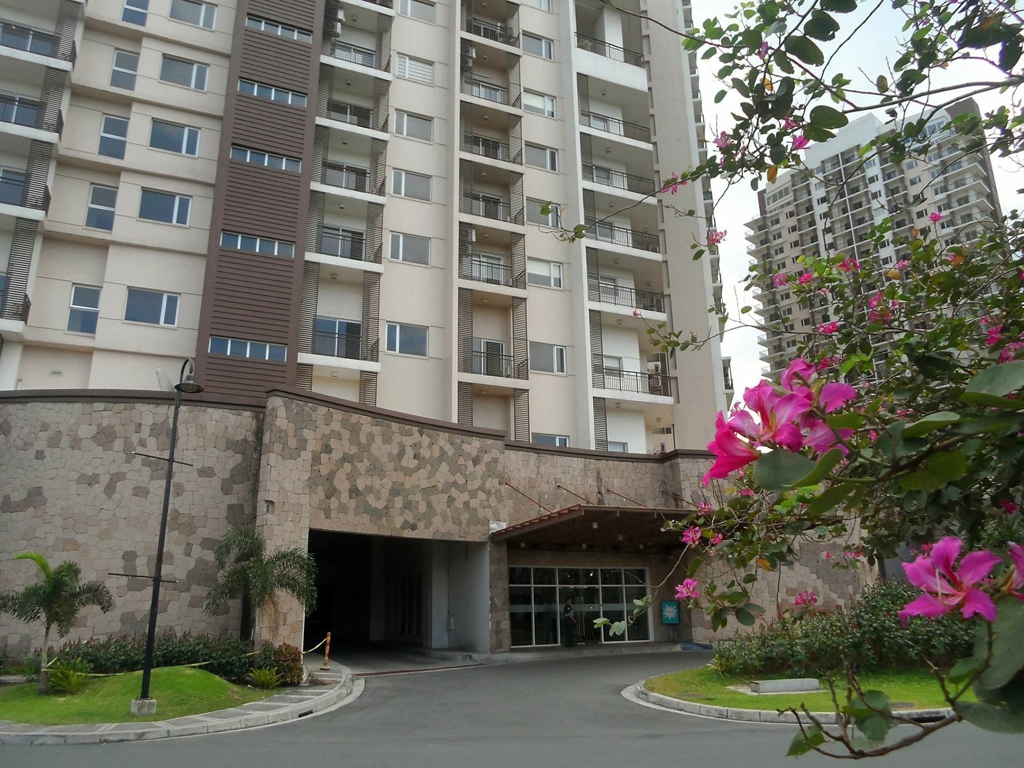 The Cirque Serviced Residences Quezon City Esterno foto