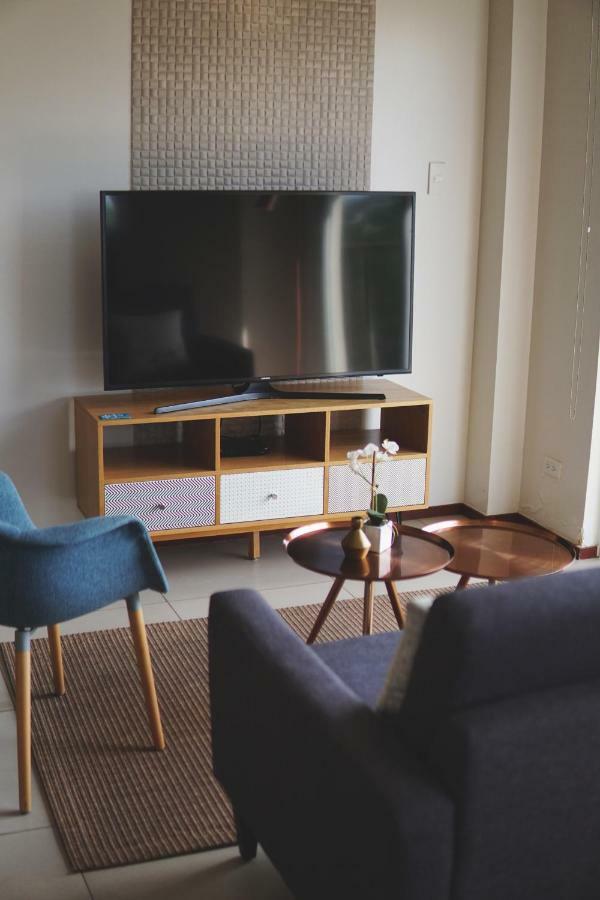 The Cirque Serviced Residences Quezon City Esterno foto